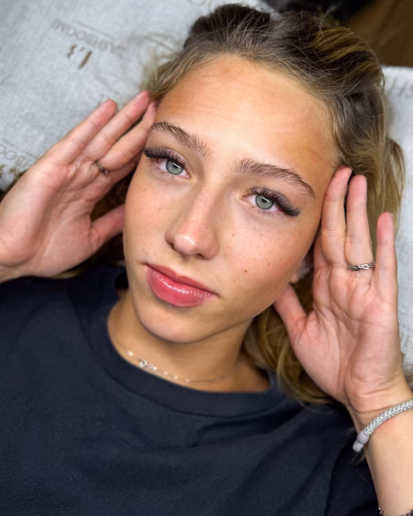 Soft Volumen, aber trotzdem schön leicht ✨

Bei diesem Set habe ich mit 3D Soft Volumen gearbeitet und die...