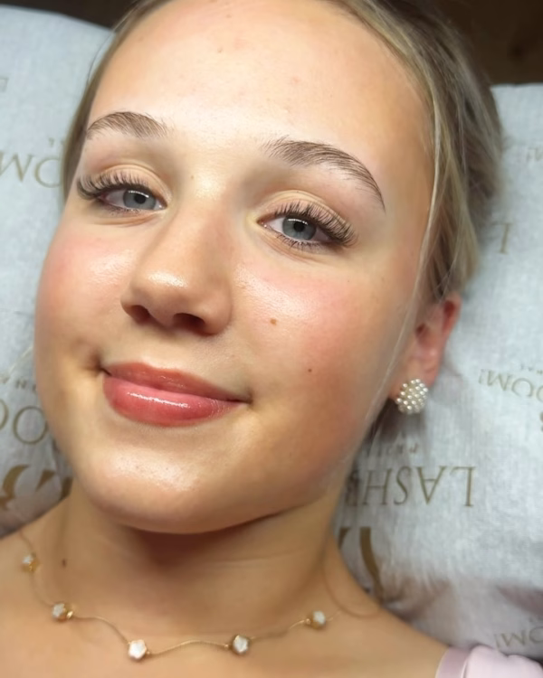 Natürliches 1:1 Wimpernset 🥰

Dezent, elegant und perfekt für jeden Tag. 💕

📍 Hürtgenwald / Vossenack
📩...