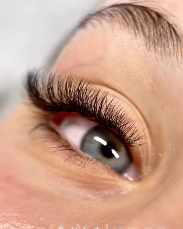 Natürlich schön – jeden Tag 🥰

Soft Volumen sorgt für einen ausdrucksstarken Blick, ohne dabei künstlich z...
